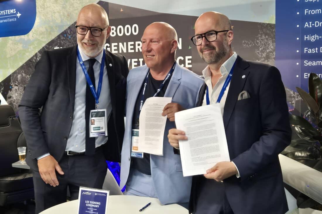LOI signing ceremony between MD Aircraft and ST Airborne Systems. CEO Carl-Fredrik Hammarbäck and Tim Markwald, and Ulf Rudebark, Global Sales & Marketing Director at ST Airborne Systems